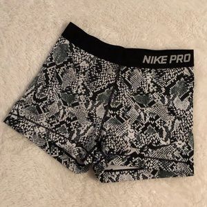 NIKE PRO SHORTS